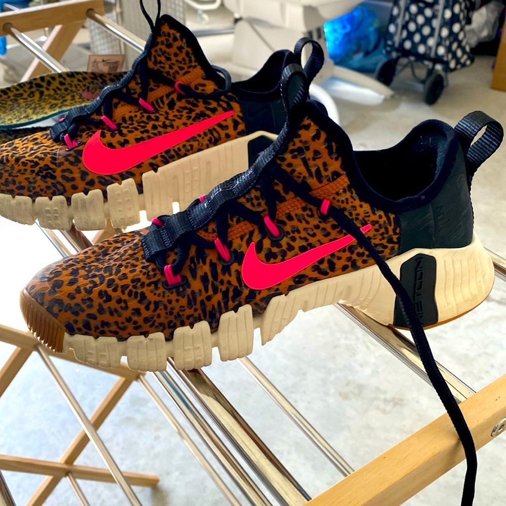Women’s Nike free metcon 3 size 8 black/pink blast leopard print